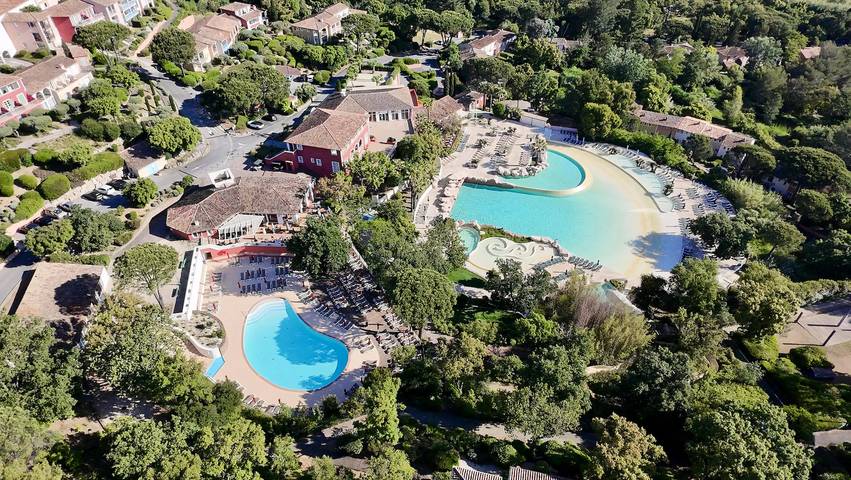 Ferienhaus für 8 Personen, mit Terrasse und Pool sowie Ausblick
