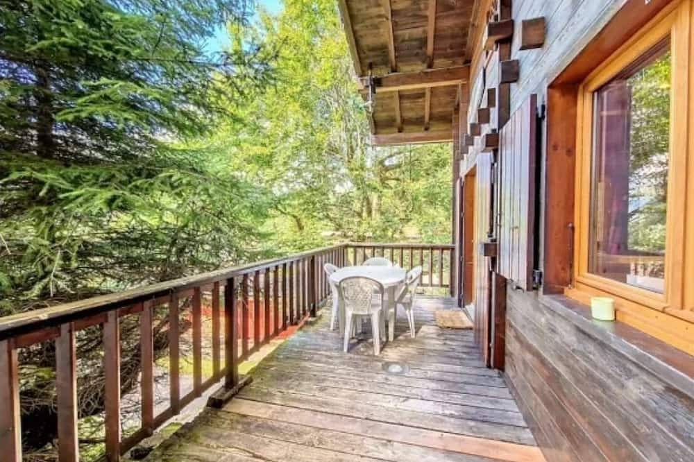 Relaxing chalet on the edge of the forest, sorry no pets and no smoking, Thank you in Saint-Jean-de-Sixt, Annecy und Umgebung