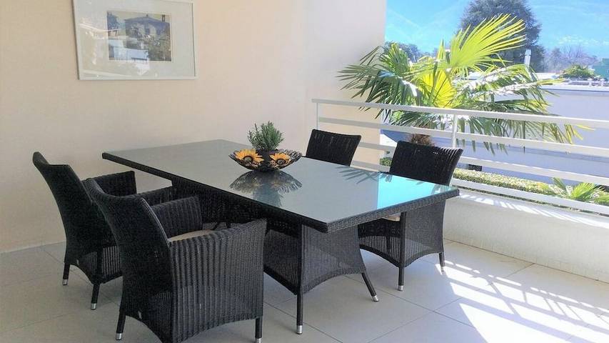 Vakantiehuis voor 4 personen, with sauna and balkon as well as zwembad in Ascona