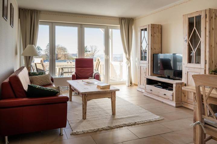 Ferienwohnung für 4 Personen, mit Balkon und Terrasse sowie Seeblick und Ausblick in Göhren