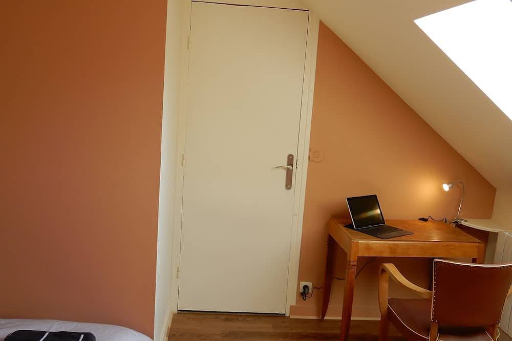 Castle outbuilding sleeps 6 in Morlaix, Ceinture Dorée