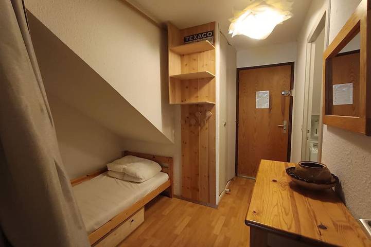 Appartement entier, Studio lumineux rénové, parking, animaux acceptés, 5 pers in Montgenèvre, Région de Briançon
