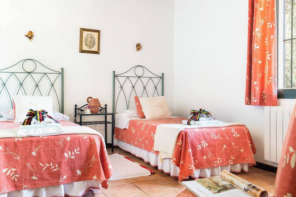 Casa Olivo ideal for families with private pool and fireplace.  Sierra d Aracena in Almonaster la Real, Sierra de Aracena