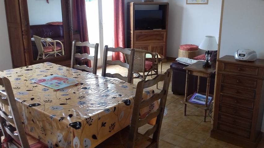 Gîte pour 6 personnes, avec jardin et terrasse à Jonzac - 4