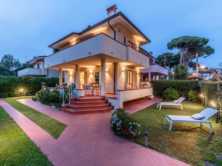 Villa per 6 persone, con Terrazza e Giardino a Marina di Pietrasanta
