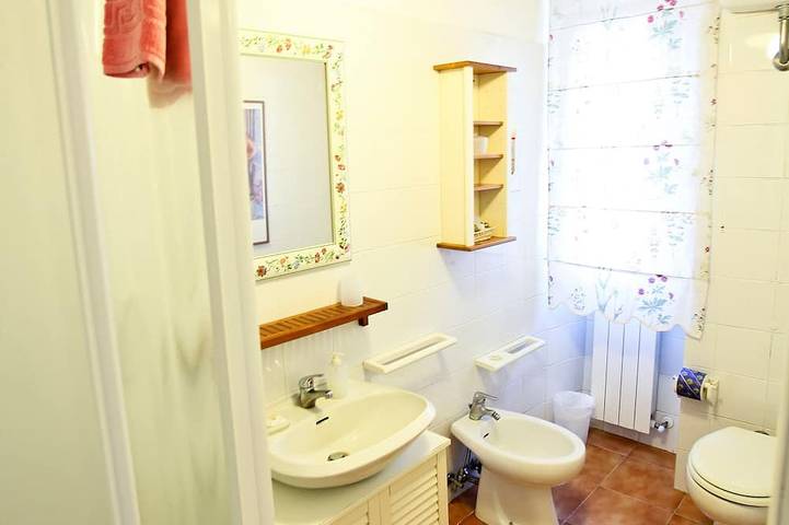 Apartamento entero, Apartamento con jardín, piscina y jacuzzi con hermoso parque. in Roma, Provincia de Roma