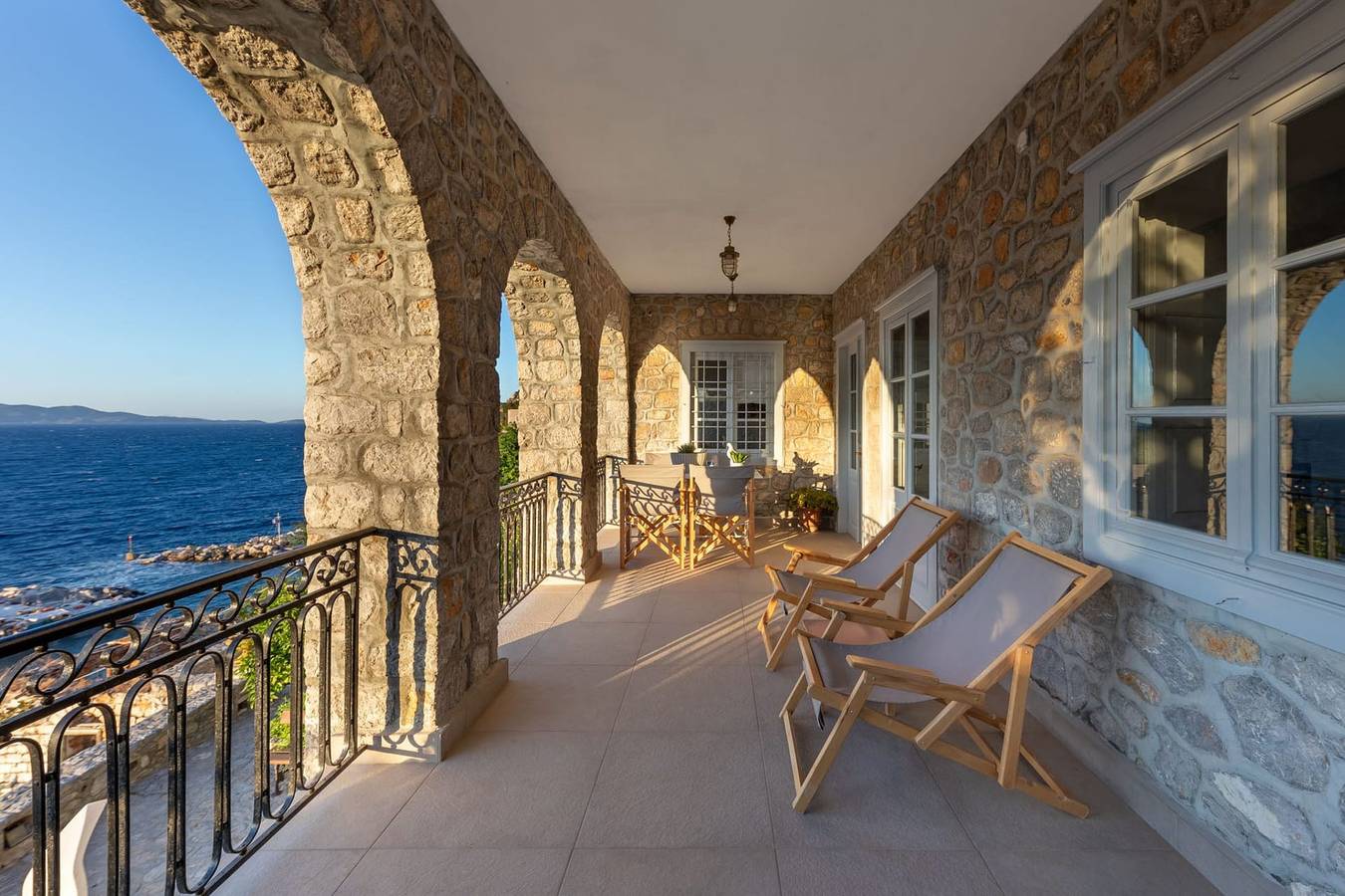 Noctheris Beachfront Suite, Divine Sea Views, Furnished Terrace, Hydra in Hydra