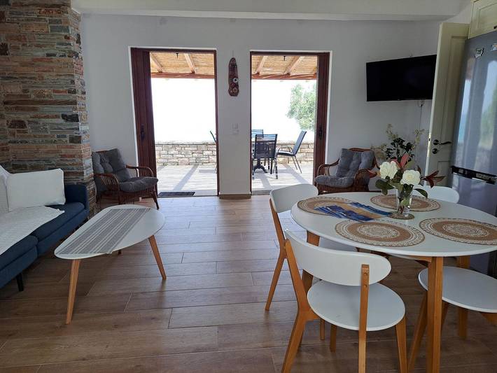 Ferienwohnung für 4 Personen, mit Balkon/Terrasse und Terrasse sowie Garten und Ausblick auf den Peloponnes - 3