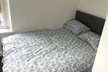 Houseboat for 3 People in Rhondda Cynon Taf region, Wales, Photo 1