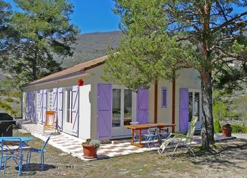 Gîte pour 10 personnes, avec jardin et terrasse à Entrevaux
