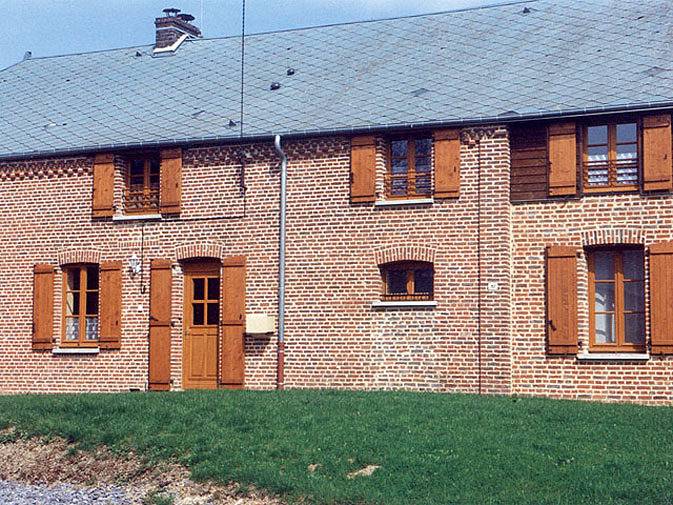 Gîte pour 15 personnes, avec terrasse et jardin, animaux acceptés dans La Neuville-aux-Joûtes