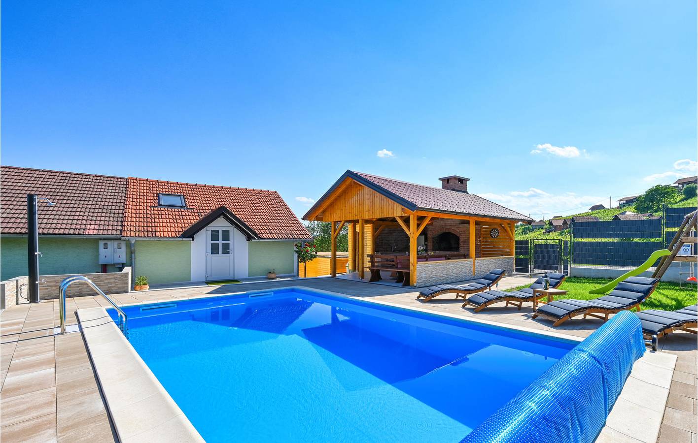 Gemütliche Ferienwohnung mit Pool und Grill in der Nähe des Stadtzentrums von Pregrada in Krapina-Zagorje