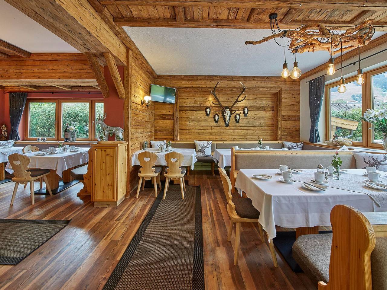 Pension Enzian - Pension Enzian Double Room 10 in Saalbach, Saalbach-Hinterglemm