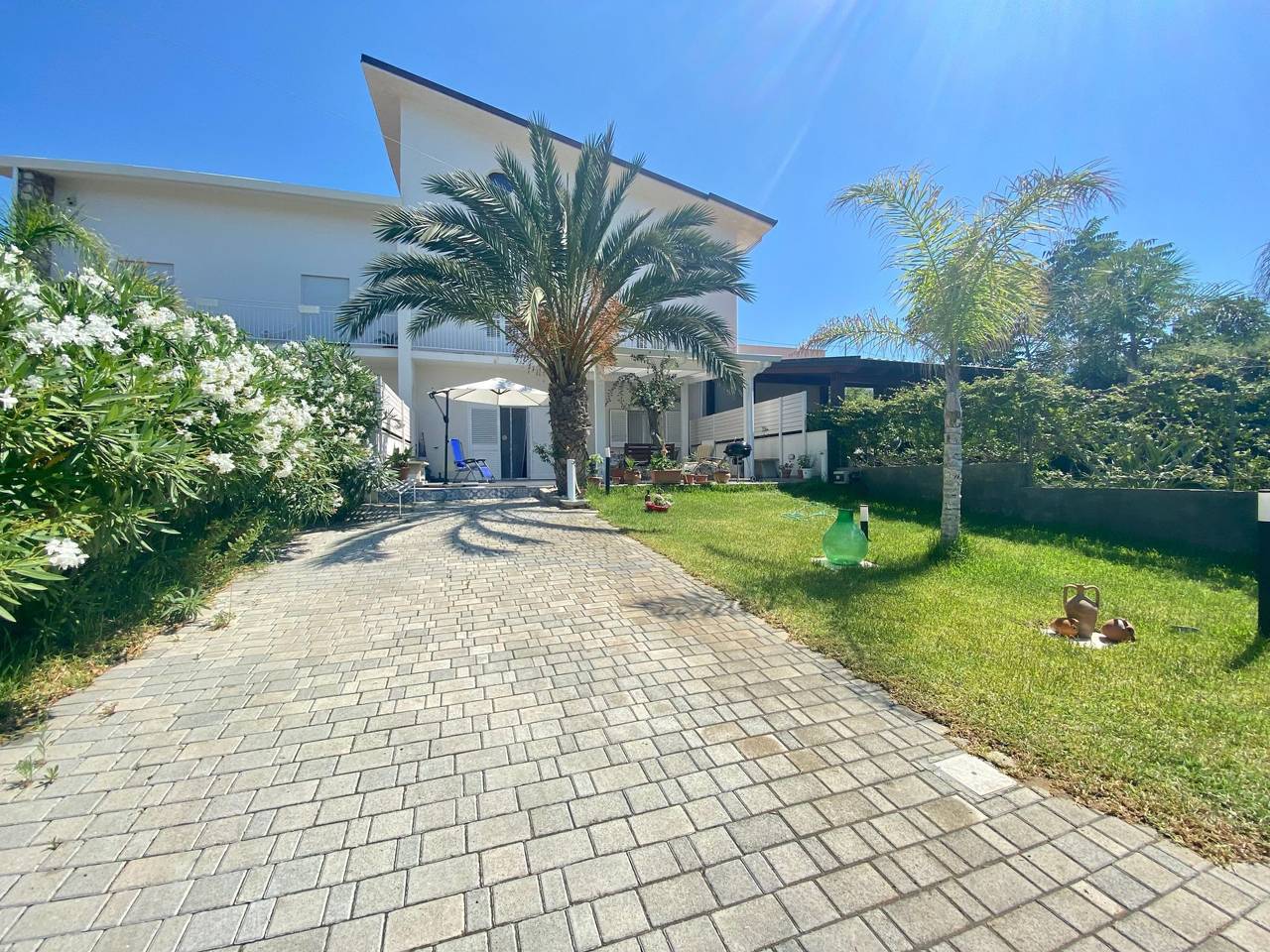 Villa Oasi, 50 m vom Strand entfernt, klimatisiert in Alcamo Marina, Alcamo