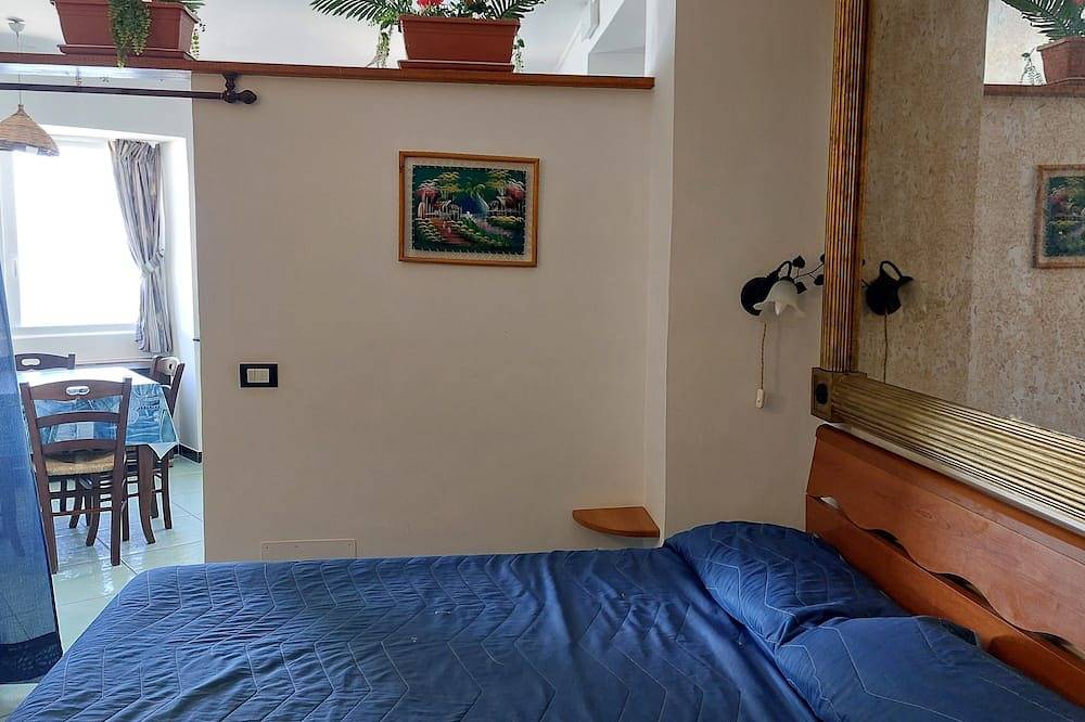 El Apartamento De Meridiana En El Mar Con Playa Privada Sdraio Y Umbrella in Ischia