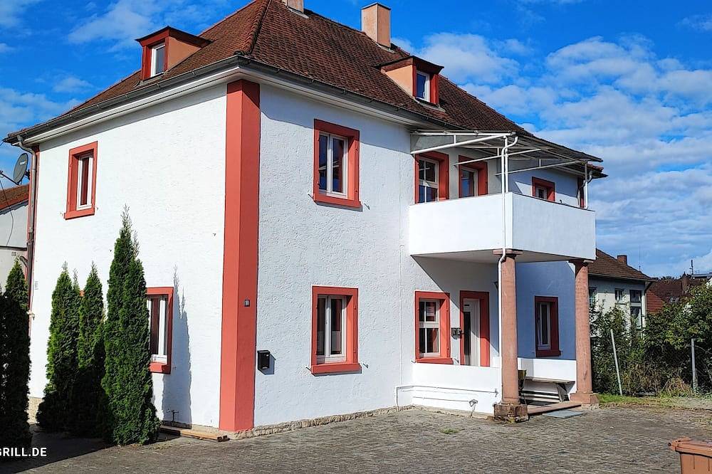 Ganze Wohnung, Monteurwohnung bis zu 10 Personen incl. gratis Parkplatz + Wlan + Grill in Veitshöchheim, Fränkisches Weinland