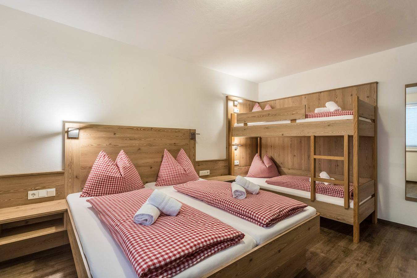 Entire apartment, Holiday flat 'Apartment Berger' with mountain view, communal garden and Wlan in Sankt Johann im Pongau, Ski Amadé