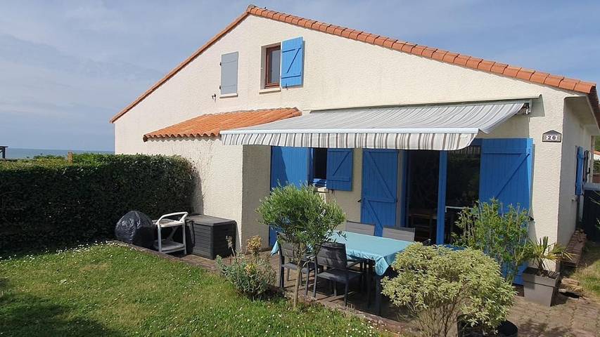 Location de vacances pour 5 personnes, avec piscine ainsi que vue et terrasse dans Plage de La Joselière