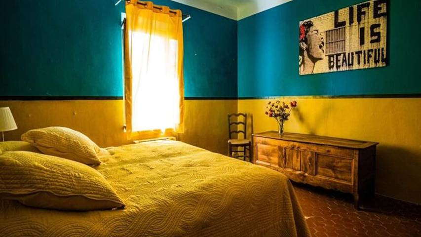 Gîte pour 6 personnes, avec jardin à La Tour-d'Aigues - 3