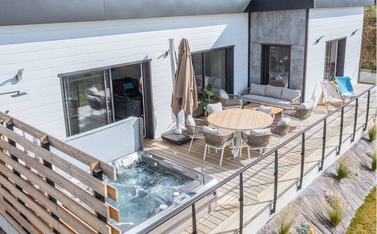 Gîte für 6 Personen, mit Whirlpool und Terrasse sowie Garten in Plouider