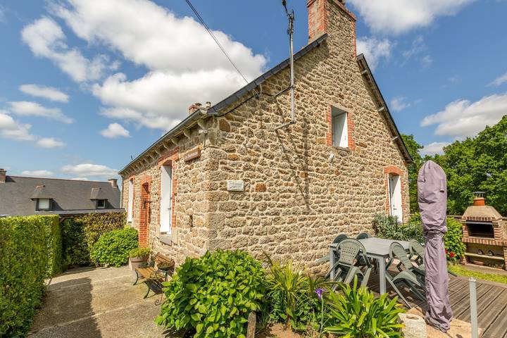 Komfortables Haus in Rostrenen mit Garten und Kamin in Rostrenen, Guingamp Region