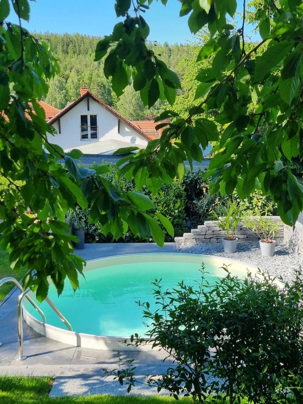 Ganze Wohnung, 'Superior - Ferienhaus Am Engelsbach' mit privatem Pool, Wlan und Klimaanlage in Leinatal, Rennsteig