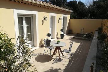 Location de vacances pour 2 personnes, avec terrasse à Châteauneuf-de-Gadagne