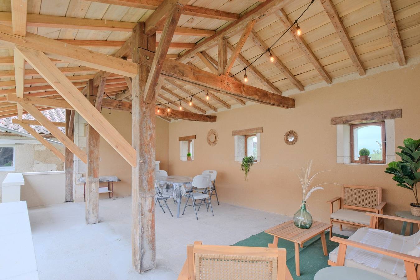 Holiday Home 'Gîte Le Moutat-Chez Georges' with Private Terrace in Allemans, Périgord Vert