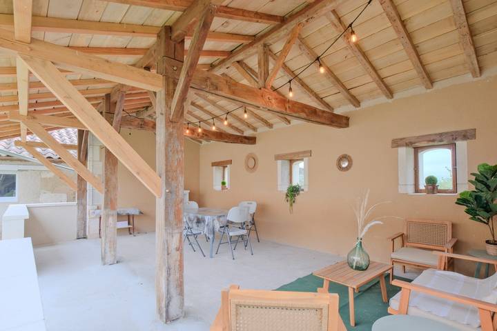 Casa vacanze 'Gîte Le Moutat-Chez Georges' con terrazza privata, giardino privato e Wi-Fi in Allemans, Périgord Vert