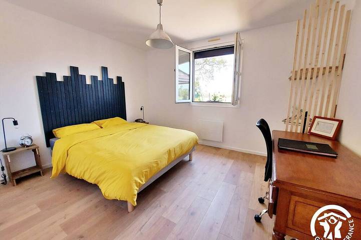 Gemütliches Landhaus mit moderner Einrichtung, Veranda, Babyfoot, und Bauernhofnähe. in Mayenne