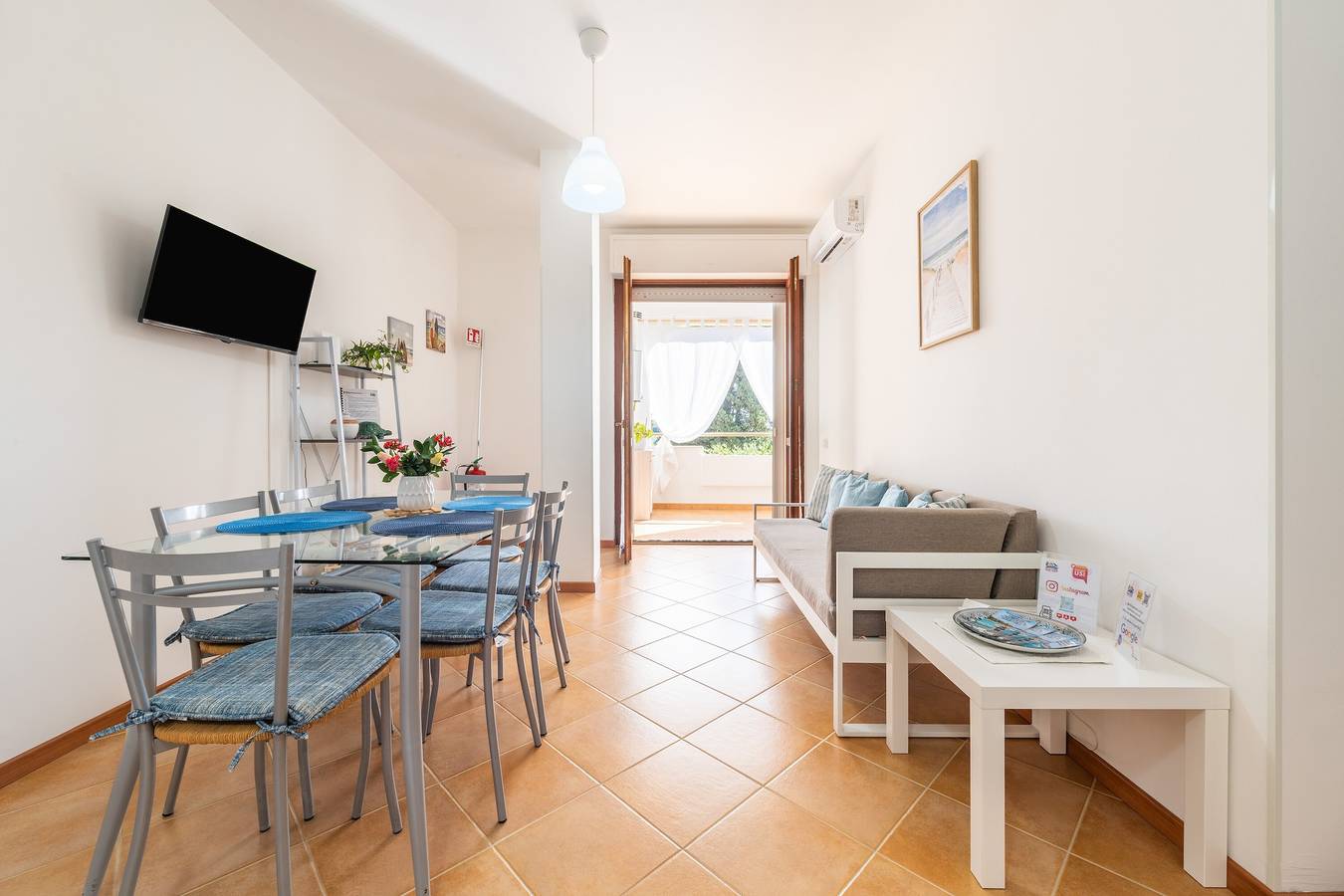 Appartamento intero, Appartamento "Quiet Home" con terrazza privata, Wi-Fi e aria condizionata in Pula Cagliari, Pula e dintorni