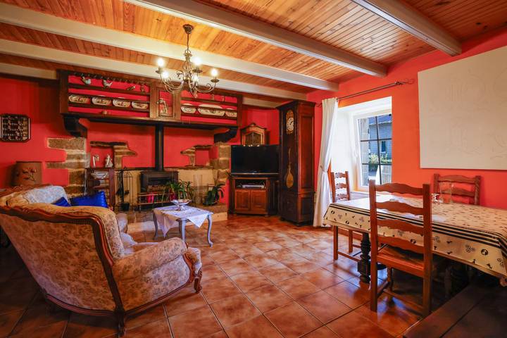 Bed and Breakfast 'Breizh' with Private Terrace, Shared Garden and Wi-Fi in Cast, Châteaulin region