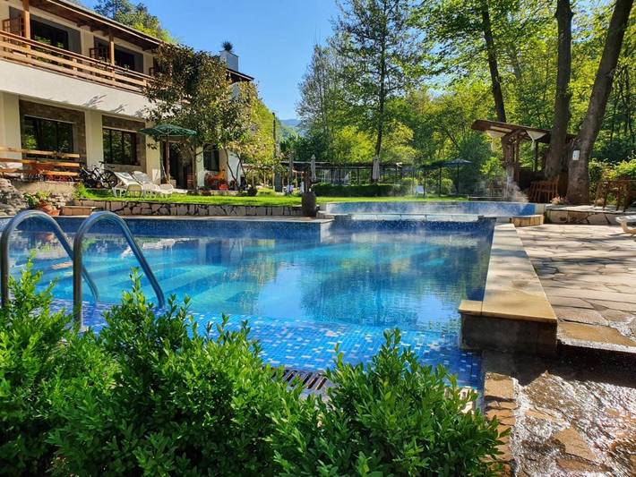 Hôtel pour 2 personnes, avec Balcon et Jacuzzi ainsi que Terrasse et Jardin dans Garmen