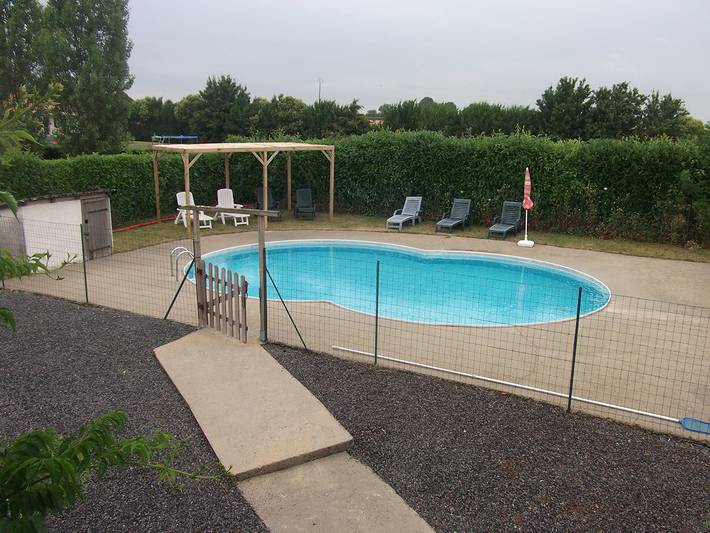 Gîte pour 8 personnes, avec jardin ainsi que piscine et terrasse dans Fontenay-le-Comte - 4