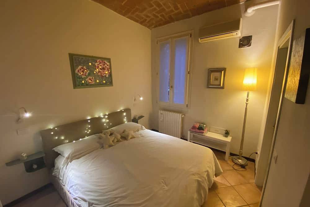 Ganze Wohnung, Suite Cento14, across from the Fogliani Medical Center, near Modena's historic center in Modena, Modena Provinz