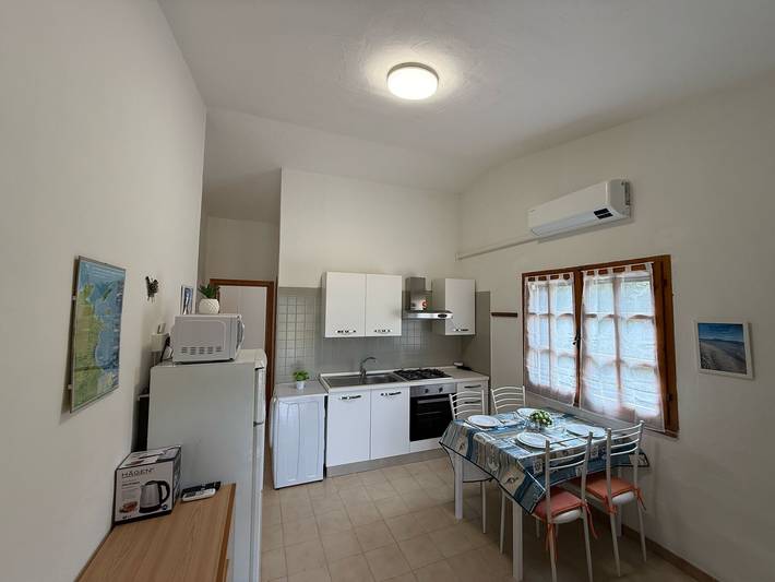 Appartamento intero, Appartamento 'Casa Bougainville Cala D'Ambra' con Vista Mare, Wi-Fi e Aria Condizionata in San Teodoro, Olbia-Tempio