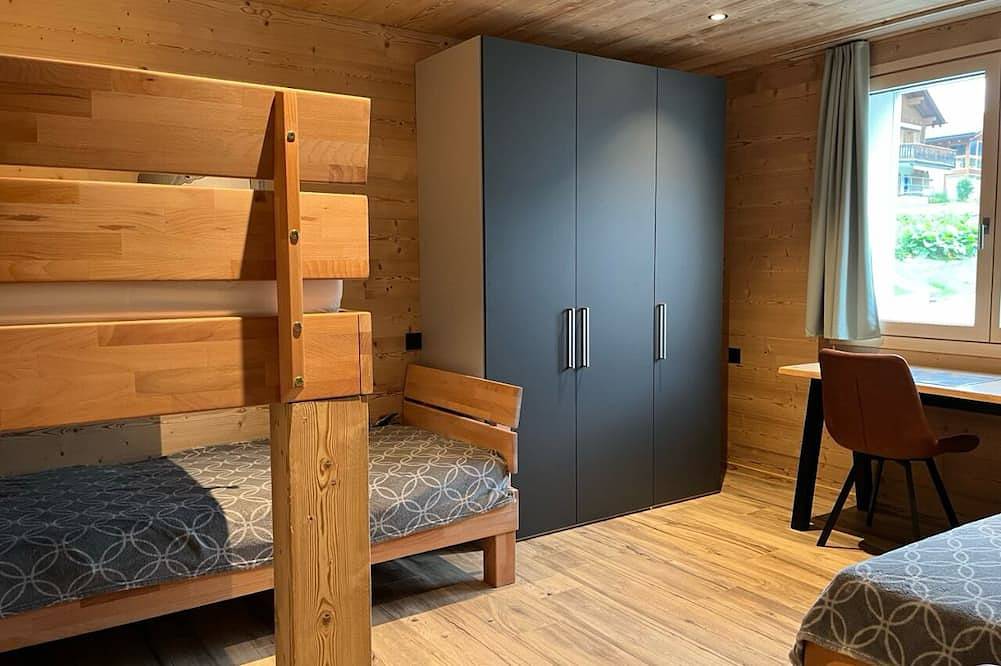 Ganze Wohnung, Neue Ferienwohnung in mitten der Skiarena Andermatt Sedrun mit Indoorgolfplatz in Sedrun, Tujetsch