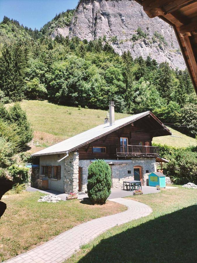 Chalet pour 4 personnes, avec Balcon et Terrasse ainsi que Jardin et Vue à Sallanches