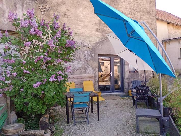 Chambre d’hôte pour 4 personnes, avec Terrasse à Passenans