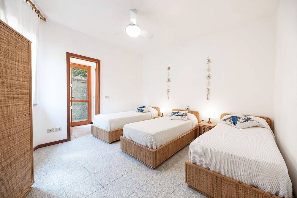 Appartamento intero, Trilocale Giglio piano terra in Spiaggia Fetovaia, Campo nell'Elba