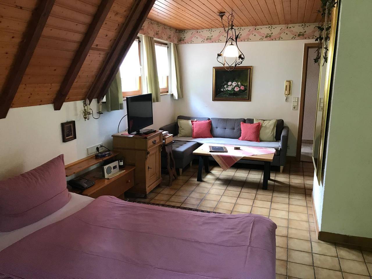 Ganze Wohnung, Ferienwohnung 'Rotkehlchen' mit Bergblick, Gemeinschaftsterrasse und Wi-Fi in Sasbachwalden, Mittlerer Schwarzwald