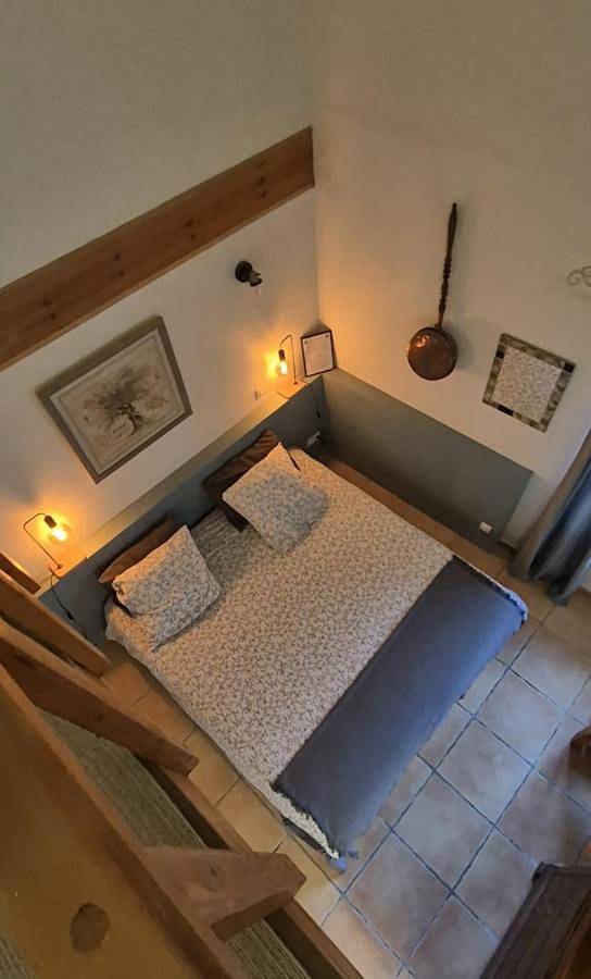 Gîte pour 12 personnes, avec piscine ainsi que jardin et jacuzzi à Cabasse - 4