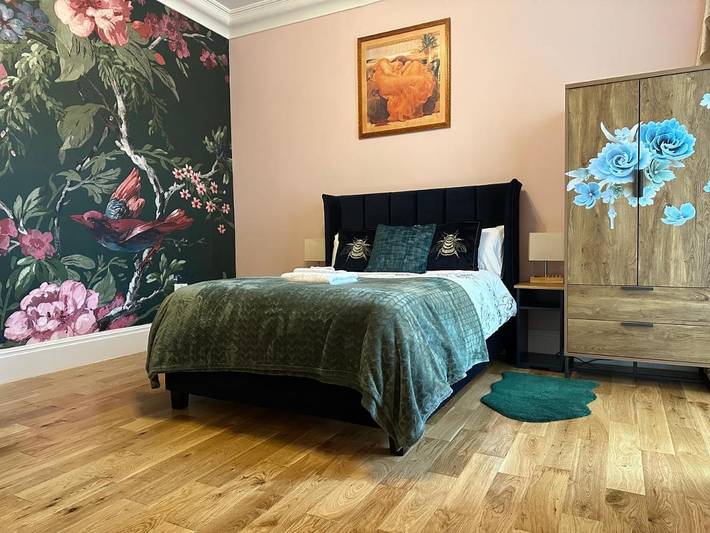 Bed and breakfast for 2 people, with Terrace and Hot tub as well as Garden and View in London