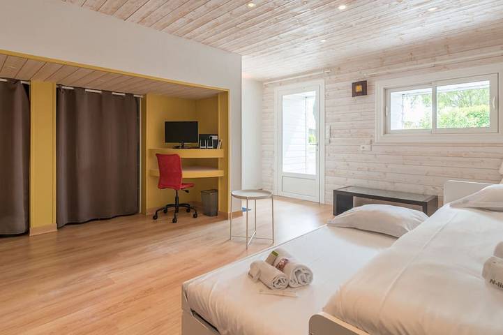 Location de vacances pour 12 personnes, avec piscine et jardin à Saint-Hilaire-de-Chaléons - 4