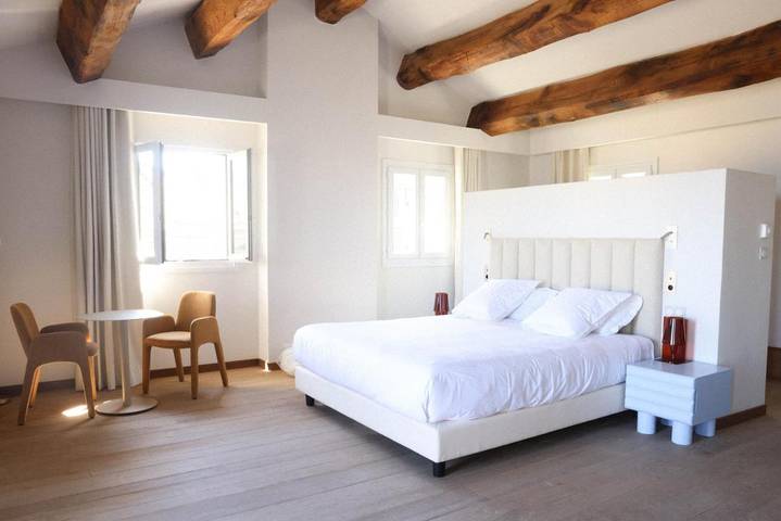 Hôtel pour 2 personnes, avec jacuzzi ainsi que terrasse et jardin