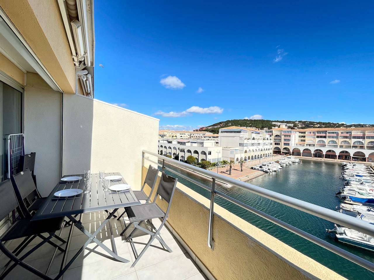 Ganze Wohnung, Klimatisierte Wohnung für 6 Personen mit Kanalblick und Parkplatz in Sète in Sete, Côte d'Améthyste