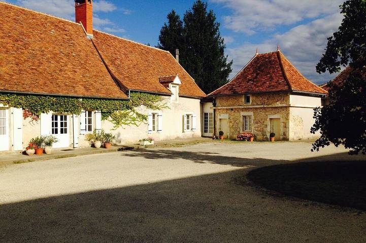 Location de vacances pour 7 personnes, avec piscine et jardin à Saint-Martial-d'Albarède