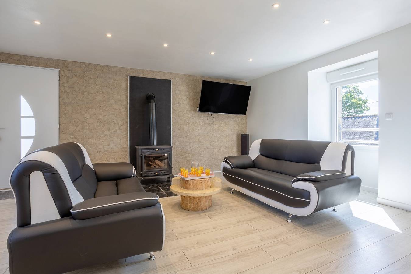 Maison de vacances 'Chez Lili' avec piscine intérieure partagée in Meslan, Région de Pontivy