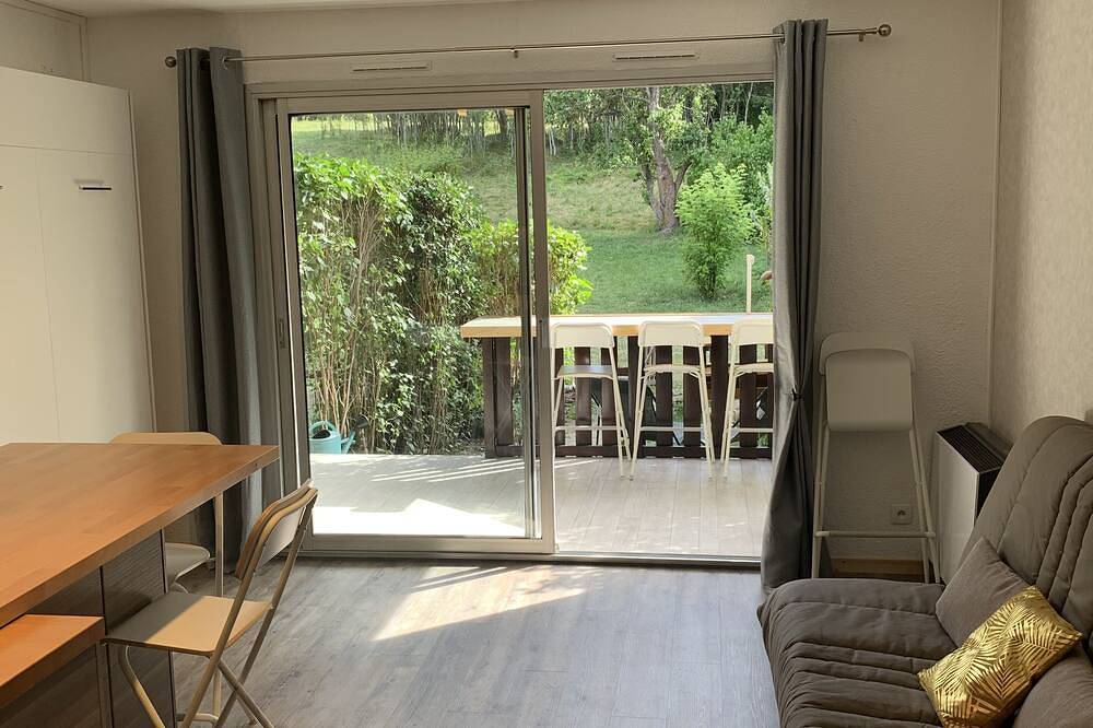 Geheel appartement, Large studio 4/6 people south facing balcony terrace garden in Barcelonnette, Espace Lumière