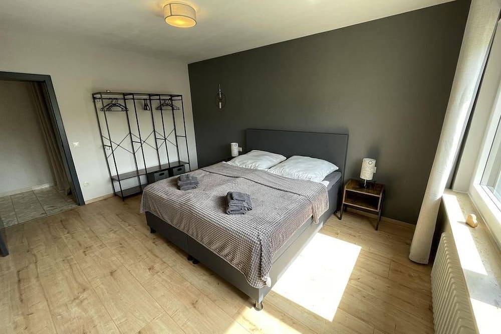 Ganze Wohnung, Ferienwohnung \"Im Wiesenrain\" - Appartement/Fewo, Dusche, Wc, Terrasse in Hausen (Wied), Mittelrhein